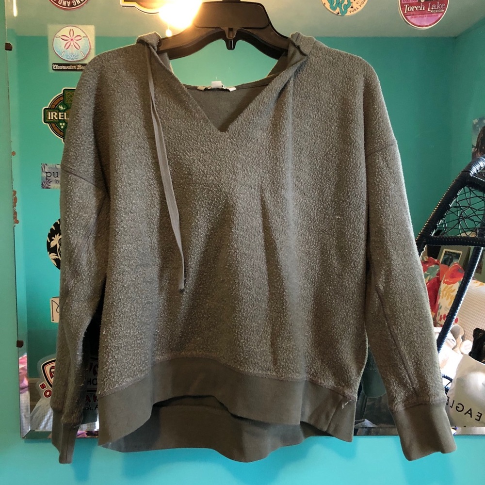 American Eagle green pullover
